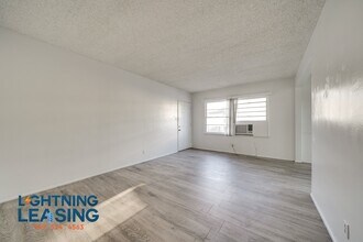14753 Vanowen St in Los Angeles, CA - Building Photo - Building Photo