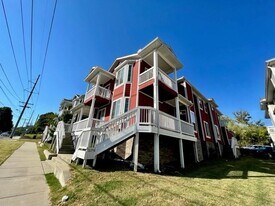 1049 N Leverett Ave in Fayetteville, AR - Building Photo