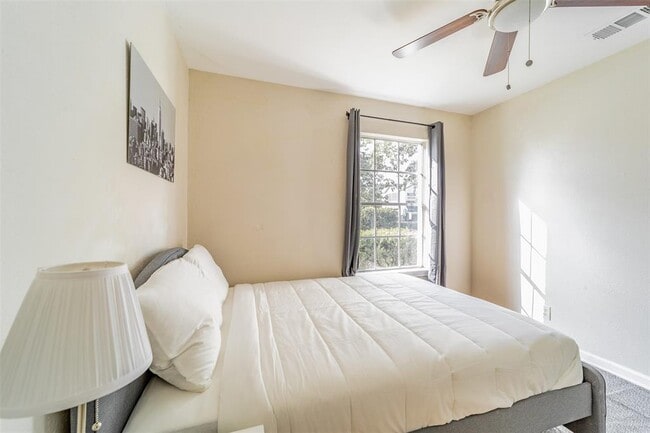 1738 Rutland Dr in Austin, TX - Building Photo - Building Photo