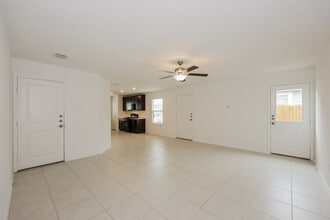 2984 Wallace Wls Ct in Crandall, TX - Foto de edificio - Building Photo