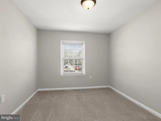 9075 N Laurel Rd in Laurel, MD - Building Photo - Building Photo