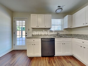 6824 Audrianna Ln in Knoxville, TN - Foto de edificio - Building Photo