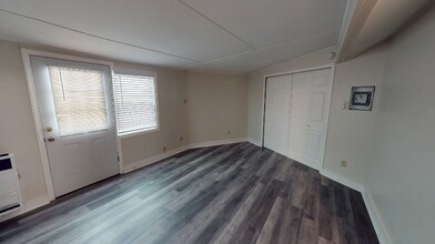 187 West St, Unit 14 in Hatfield, MA - Foto de edificio - Building Photo