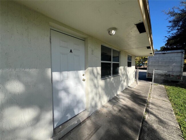 6100 Garfield St in Hollywood, FL - Building Photo - Building Photo