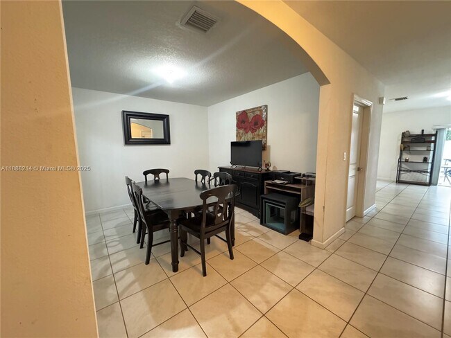 29380 SW 143rd Pl in Homestead, FL - Foto de edificio - Building Photo