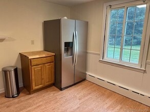 115 Center St, Unit 1 in Wolcott, CT - Building Photo - Building Photo