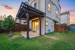 6703 Highclere Manor Ln in Houston, TX - Building Photo
