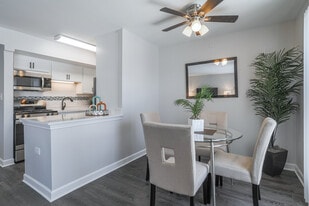 The Villages on Maple in Lisle, IL - Building Photo