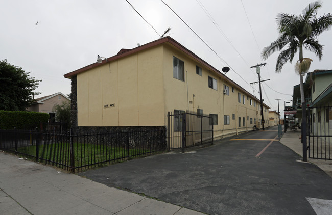 4436 Clara St in Cudahy, CA - Foto de edificio - Building Photo