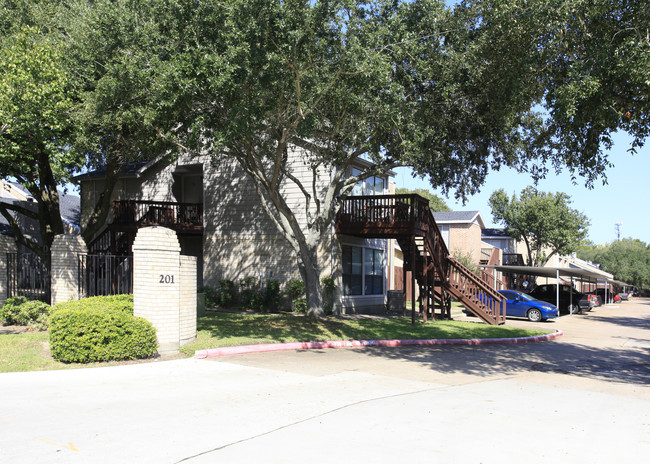 Oak Park Village Condominiums in Alvin, TX - Building Photo - Building Photo