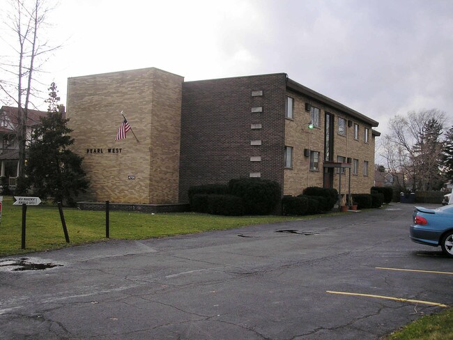 Pearl West in Cleveland, OH - Building Photo - Building Photo