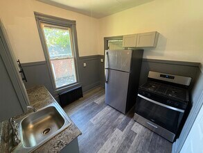 660 2nd Ave, Unit 2nd Floor in Troy, NY - Foto de edificio - Building Photo