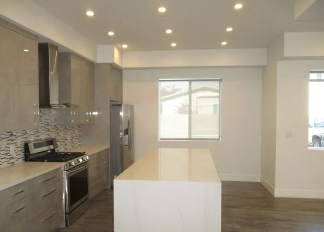 1211 N Mariposa Ave, Unit 3 in Los Angeles, CA - Foto de edificio - Building Photo