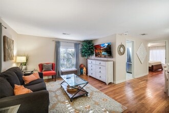 4808 Woodhead St in Houston, TX - Building Photo - Building Photo