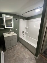 15 North St, Unit A in Vergennes, VT - Building Photo - Building Photo