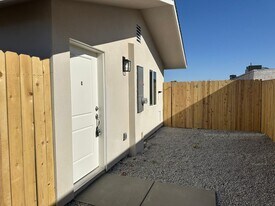 916 W Perdew Ave in Ridgecrest, CA - Building Photo