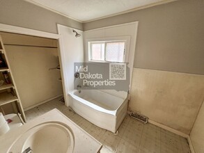 502 E 3rd Ave in Mitchell, SD - Building Photo - Building Photo