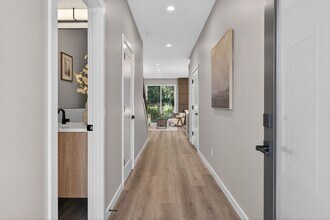 10905 SE Home Ave in Milwaukie, OR - Building Photo - Building Photo