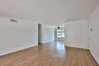 6333 College Grove Way in San Diego, CA - Building Photo - Building Photo