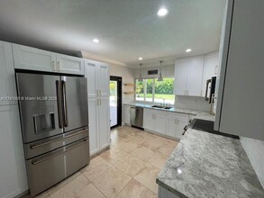 15900 SW 85th Ave in Palmetto Bay, FL - Building Photo - Building Photo