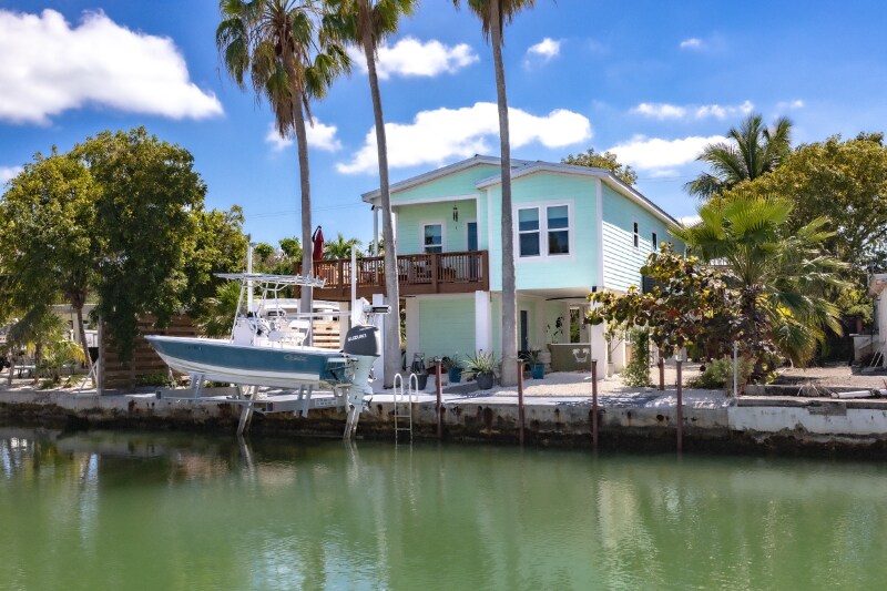 24827 Park Dr in Summerland Key, FL - Building Photo