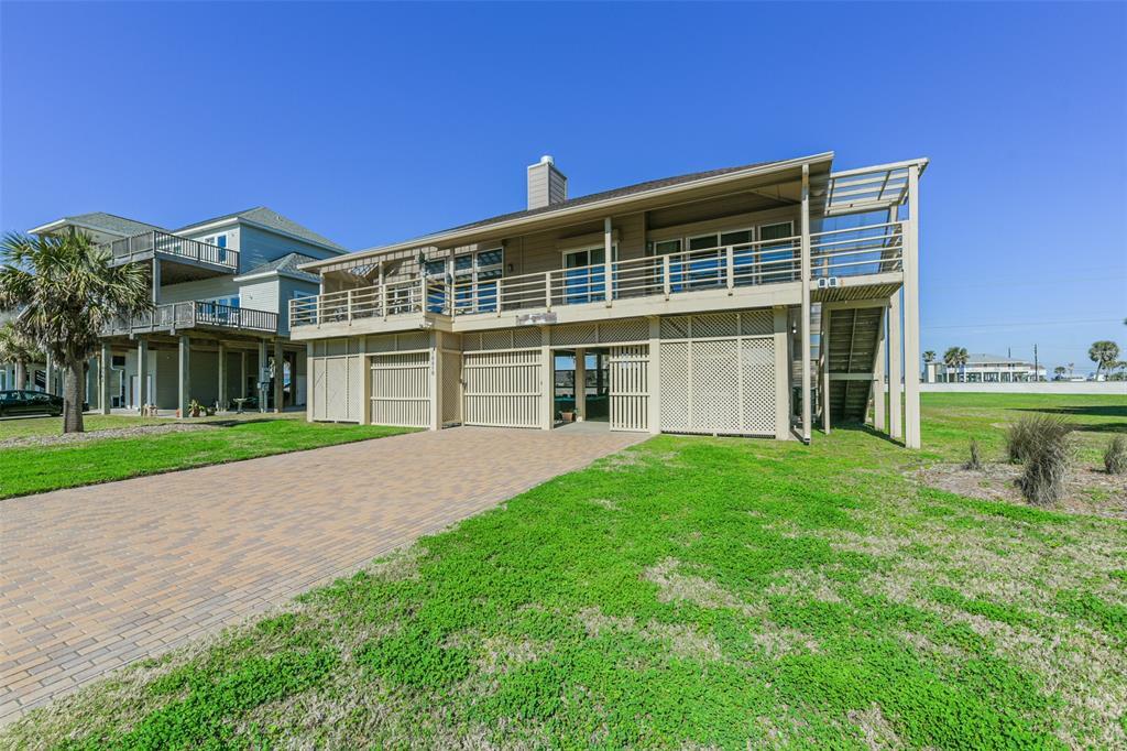 18418 E De Vaca Ln in Galveston, TX - Building Photo