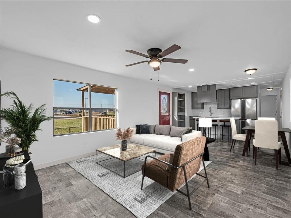 1424 Rd 5708 in Cleveland, TX - Building Photo