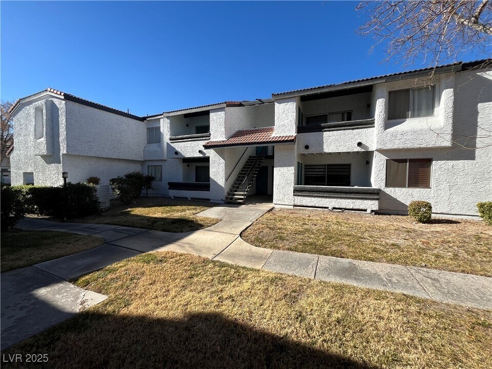 1455 E Katie Ave in Las Vegas, NV - Foto de edificio
