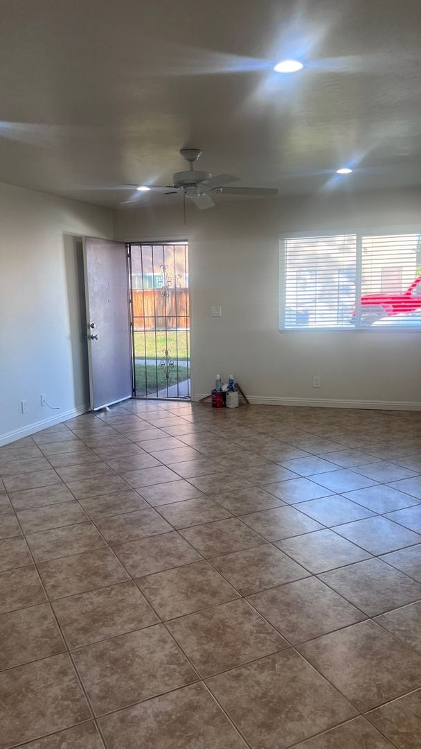 1346 W San Ysidro Blvd in San Diego, CA - Building Photo - Building Photo