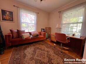 9 Kenwood St, Unit 1 in Brookline, MA - Building Photo - Building Photo