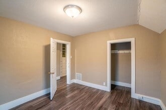 1927 W 1st St in Cedar Falls, IA - Building Photo - Building Photo