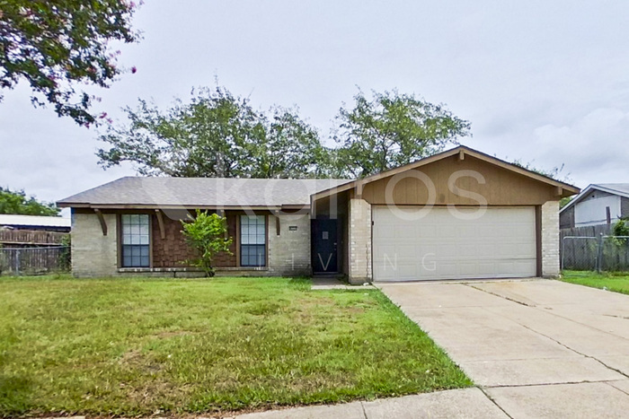 4220 Ambassador Way in Balch Springs, TX - Foto de edificio