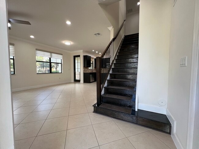 3390 NW 125th Ave in Sunrise, FL - Foto de edificio - Building Photo