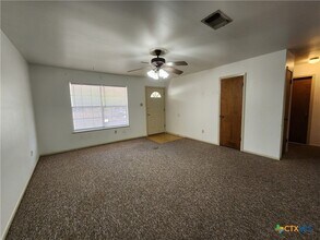 793 Albert St in New Braunfels, TX - Foto de edificio - Building Photo