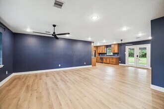 1627 Crestdale Dr in Houston, TX - Building Photo - Building Photo