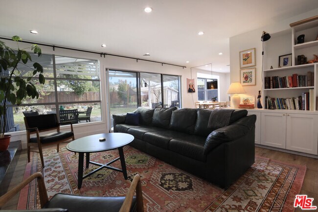 7058 Petit Ave in Los Angeles, CA - Building Photo - Building Photo