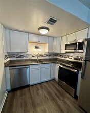 1142 Sunset Point Rd in Clearwater, FL - Building Photo - Building Photo