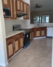 3213 Azalea Cir in Lynn Haven, FL - Foto de edificio - Building Photo