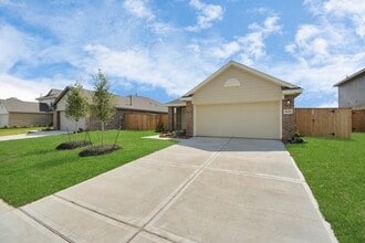 5035 Caledonia Lk Ln in Rosharon, TX - Foto de edificio - Building Photo