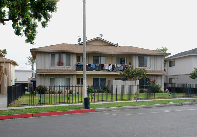 1323 W Lynne Ave in Anaheim, CA - Building Photo - Building Photo