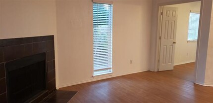 2300 Balsam Dr in Arlington, TX - Foto de edificio - Building Photo