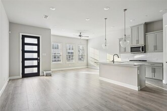 12958 Wymeth Dr in Farmers Branch, TX - Foto de edificio - Building Photo