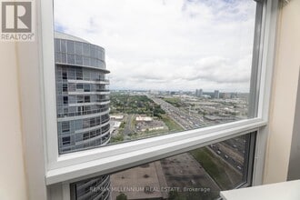 125 Village Green Square in Toronto, ON - Building Photo - Building Photo