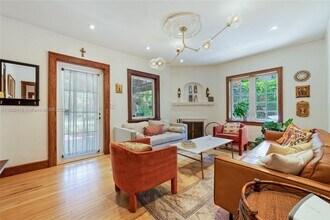 1029 Milan Ave in Coral Gables, FL - Foto de edificio - Building Photo