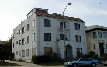 1500 Lakeshore Ave in Oakland, CA - Foto de edificio - Building Photo