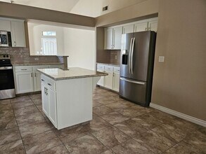 10244 N Sierra Vista Ave in Fresno, CA - Building Photo - Building Photo