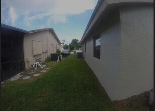 22761 SW 64th Way in Boca Raton, FL - Building Photo - Building Photo