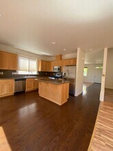 3607 Hoodview Dr in Forest Grove, OR - Building Photo - Building Photo
