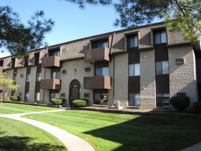 Ravenswood Apartments in Toledo, OH - Building Photo - Building Photo