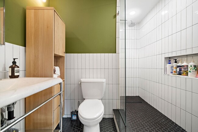 property at 3018 Baldwin St